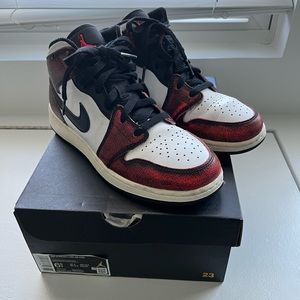 Nike Boys Air Jordan 1 Mid SE